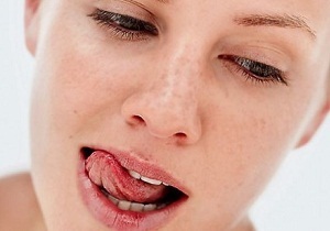 Почему горло сохнет ночью: причины и как справиться